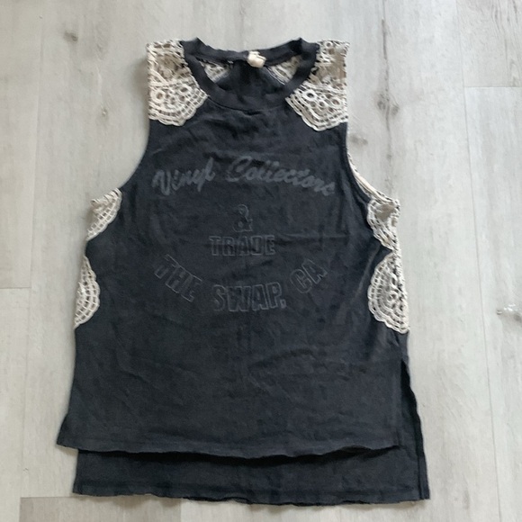 We The Free Washed Out Black Ivory Lace Sleeveless Bulls Eye Graphic Top small - Picture 8 of 10